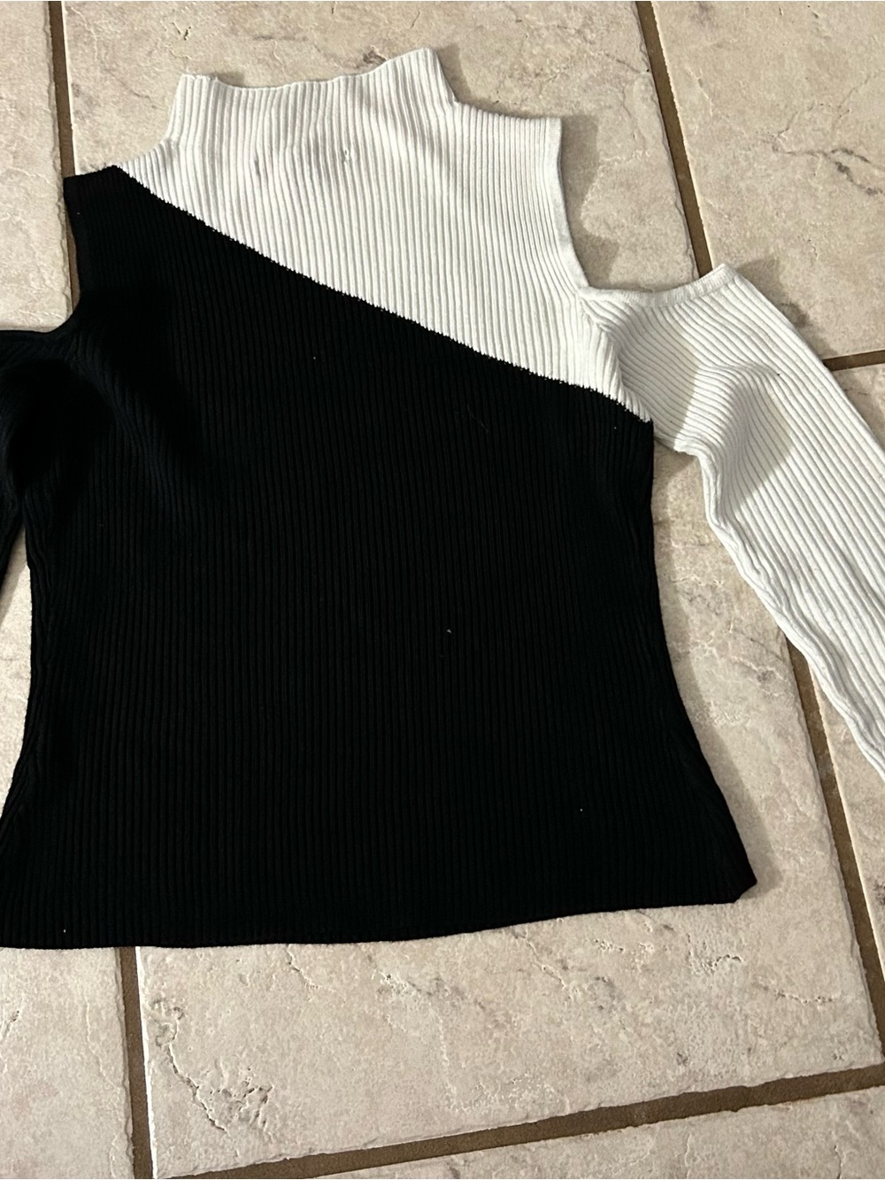 Asymmetrical Cold-Shoulder Ribbed Sweater - Black & White size s fairly used